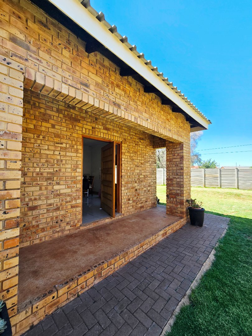 2 Bedroom Property for Sale in Adamayview North West